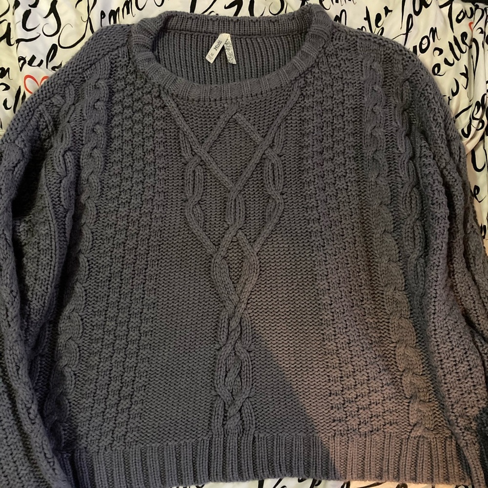 Long-Sleeve navy blue crew neck sweater